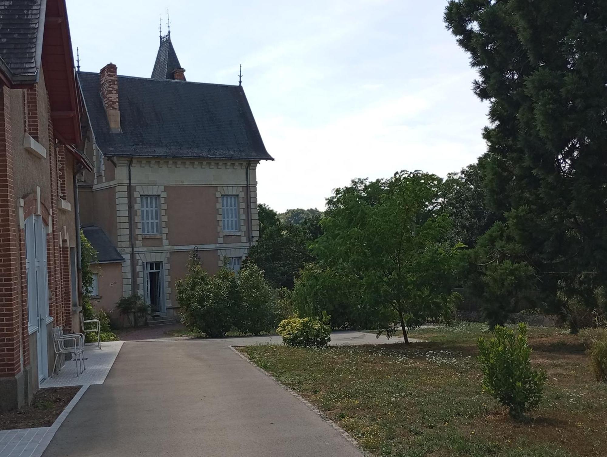 Le Manoir Sequoia Airvault Exterior foto
